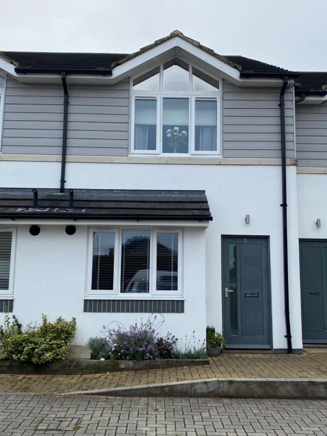 Private Room, Shared Bathroom With One Other, Tea And Coffee Making Facilities, Mini Fridge And Hairdryer, King Sized Bed With Help Yourself Continental Breakfast In Secluded Modern Property With Parking Bournemouth Eksteriør billede
