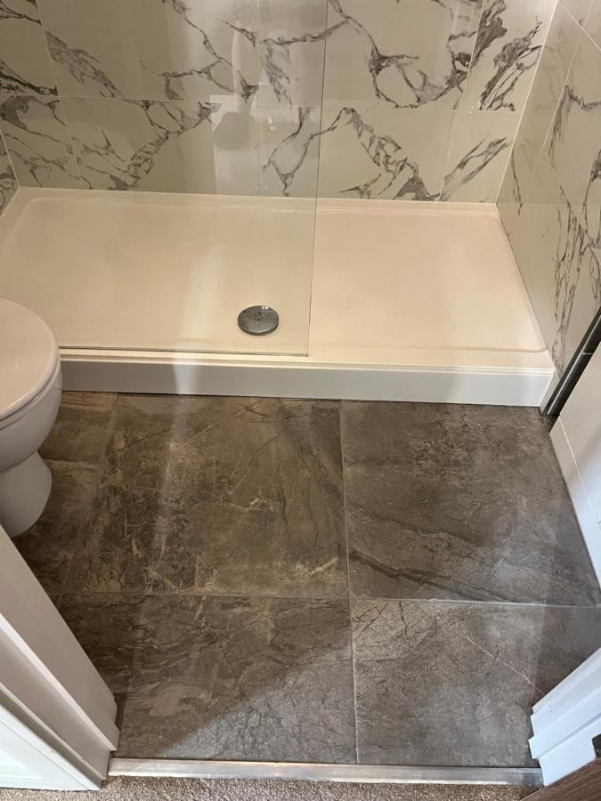 Private Room, Shared Bathroom With One Other, Tea And Coffee Making Facilities, Mini Fridge And Hairdryer, King Sized Bed With Help Yourself Continental Breakfast In Secluded Modern Property With Parking Bournemouth Eksteriør billede